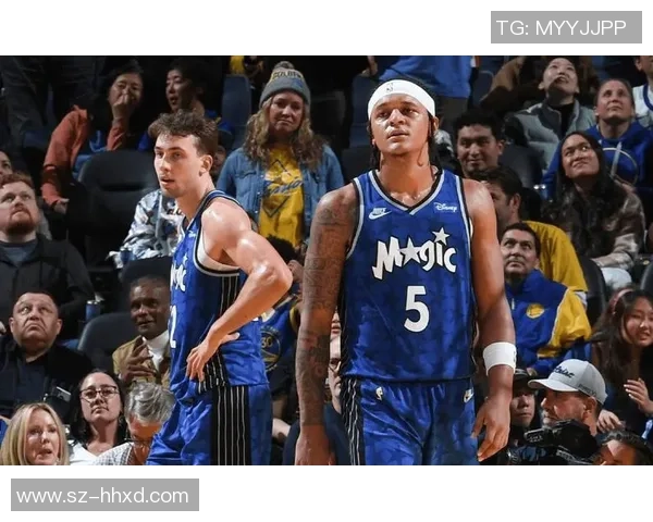 奥兰多魔术与鹈鹕激战正酣谁能在NBA赛场上笑到最后